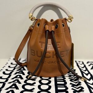 NWT Marc Jacobs medium leather bucket bag